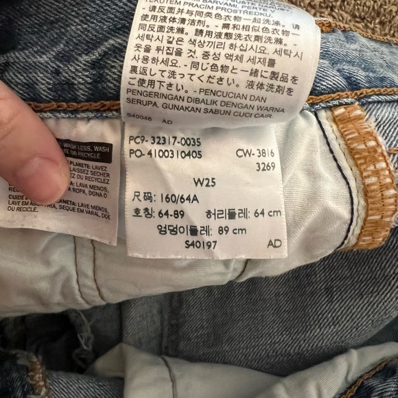 Levi’s Denim Shorts - Picture 3 of 3